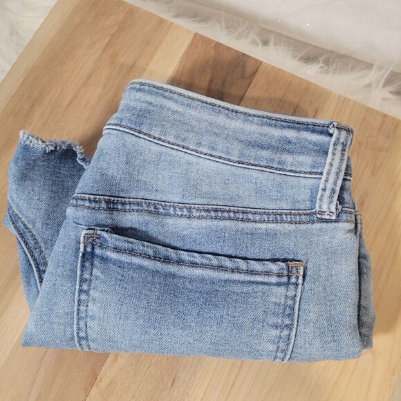 SO Good For Life Distressed Denim HIgh-Rise Shortie Size 11 30 - Picture 3 of 3